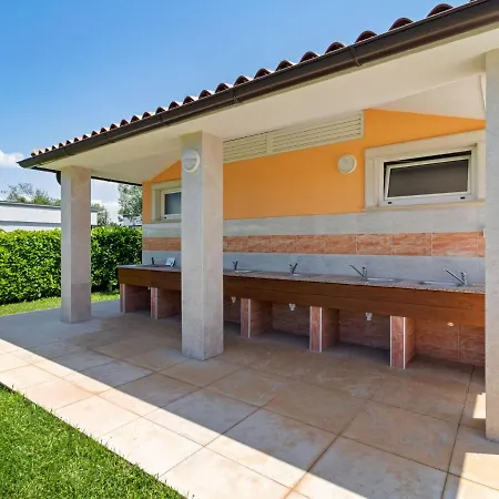 Holiday home Refreshing In With Swimming Pool