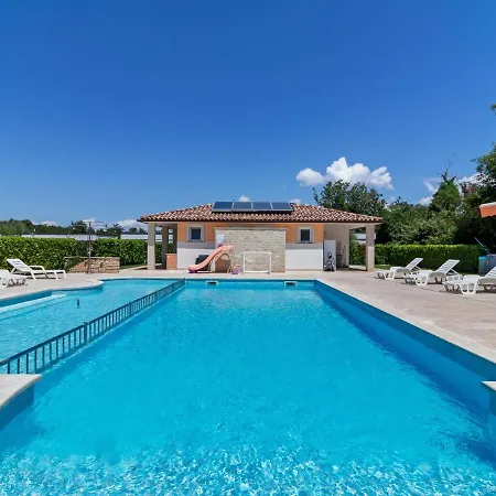Refreshing In With Swimming Pool Casa vacanze *