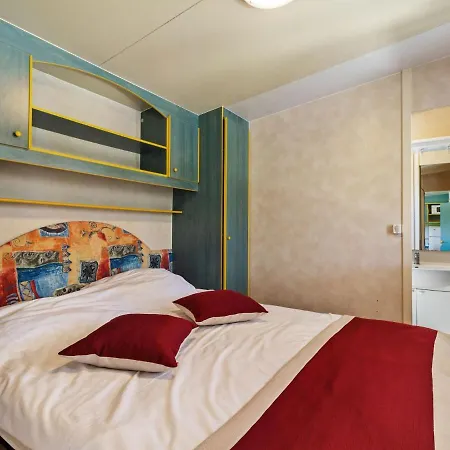 Casa vacanze Refreshing In With Swimming Pool