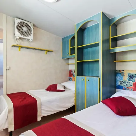 Holiday home Refreshing In With Swimming Pool *