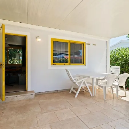 Holiday home Refreshing In With Swimming Pool