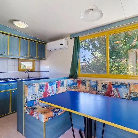 Holiday home Refreshing In With Swimming Pool Banjole