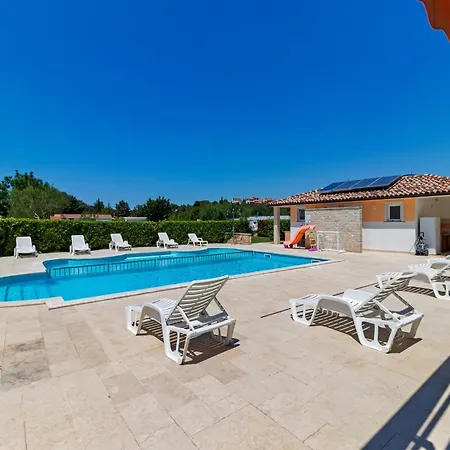Holiday home Mobile In Near Centinera Banjole